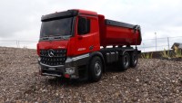 Mercedes vrachtwagen kipper 2,4 GHz RTR rood – www.twr-trading.nl